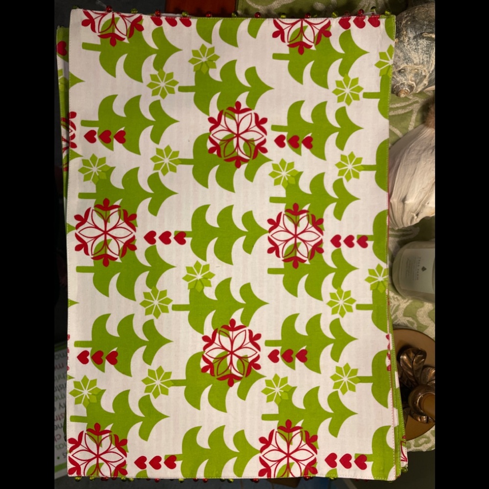 Pier 1 Imports  VGUC CHRISTMAS placemats (6)